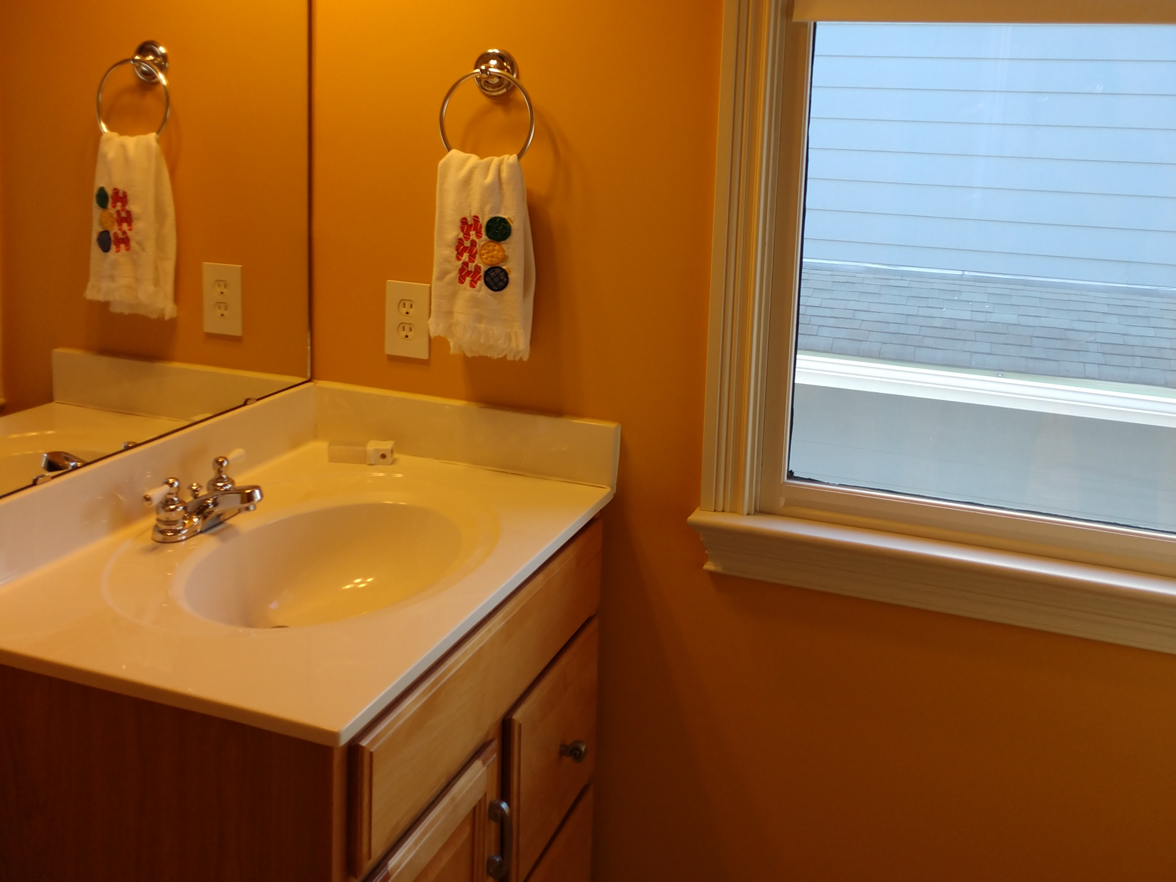 Red guest bathroom at Haynes Bed and Breakfast